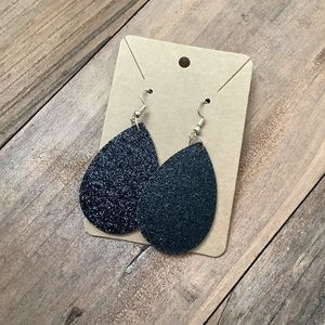 3/$15 🛍️ Black & white double sided tear drop earrings glitter | Buffalo plaid